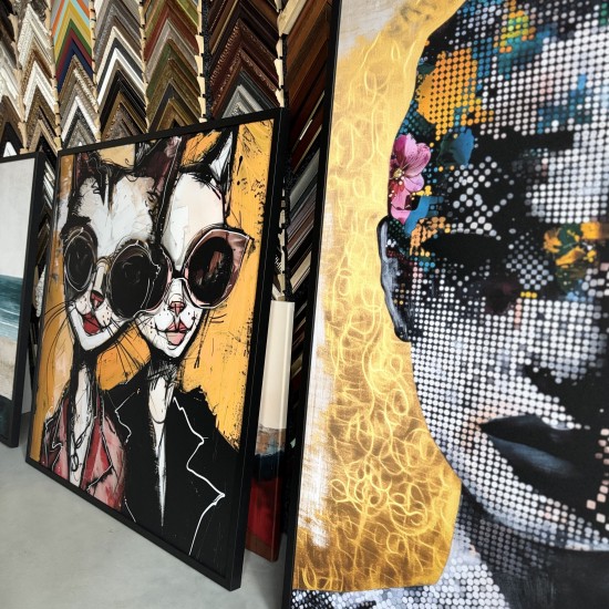 grazus ir modernus Medinis dengiantis rėmelis, juodas ant drobes internetu