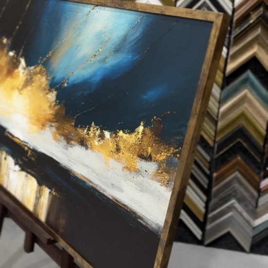 grazus ir modernus Medinis dengiantis rėmelis, auksinis rustic ant drobes internetu